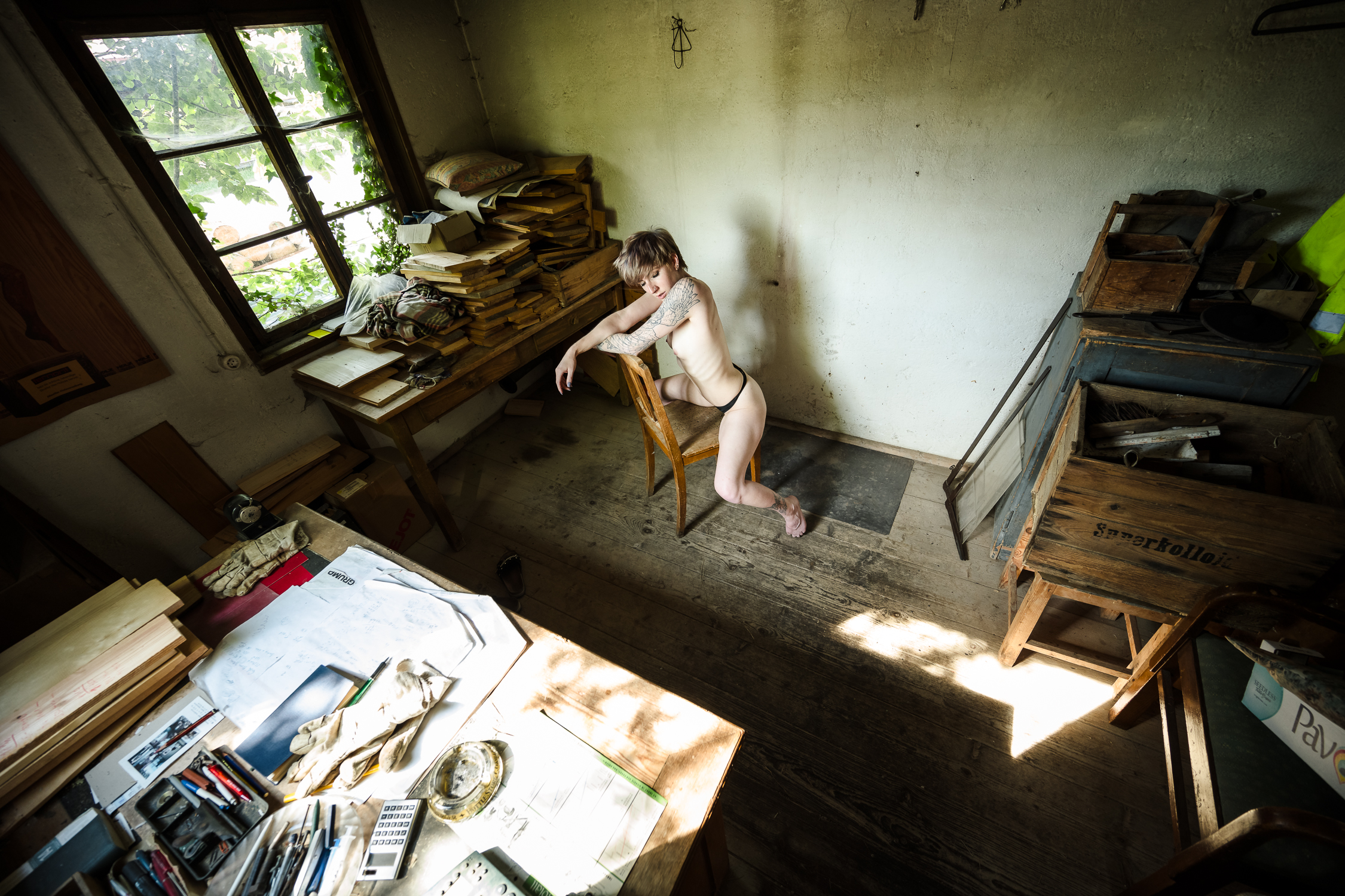 Akt im Lost Place    0284